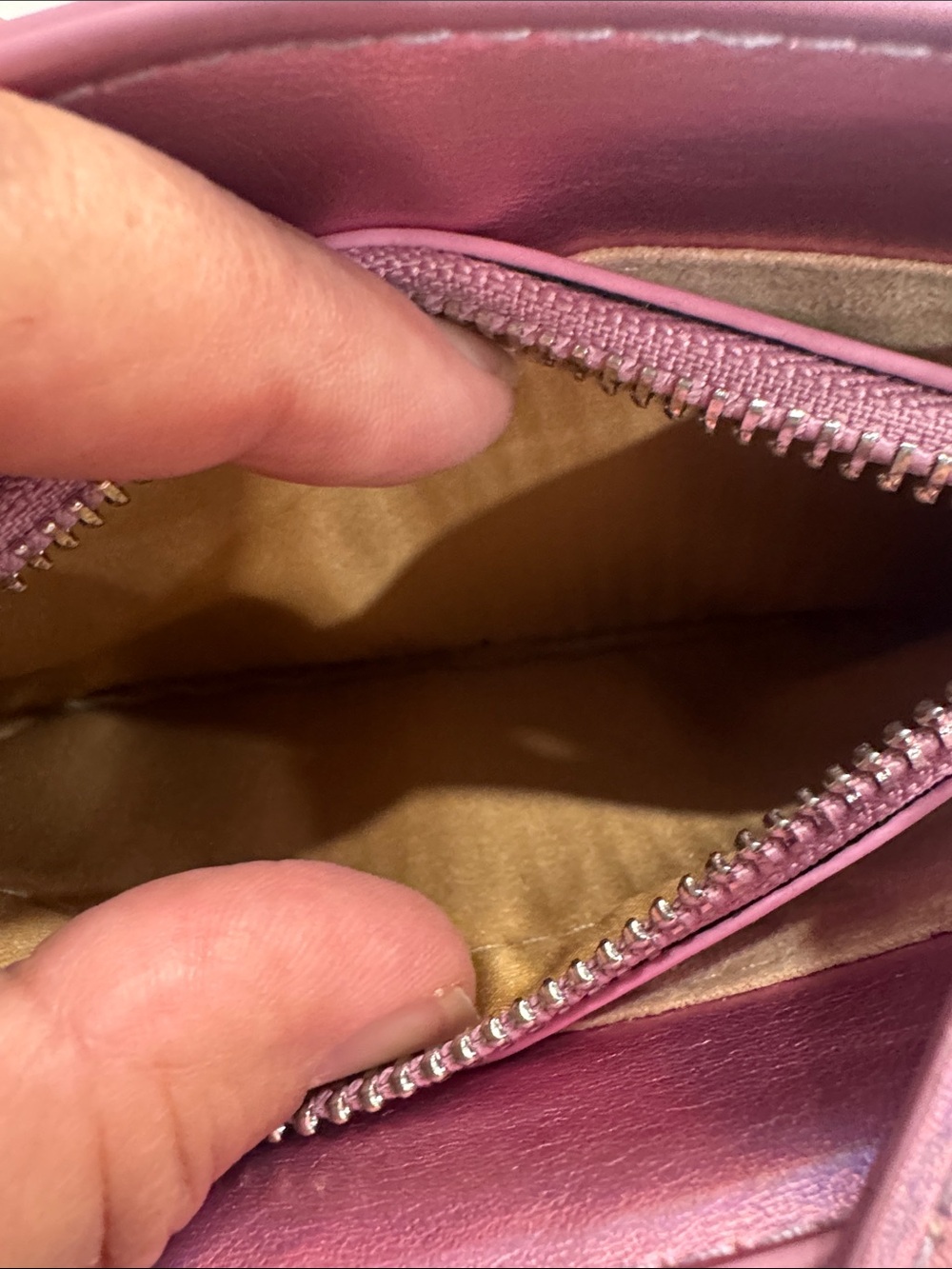 Iridescent clutch - Picture 7 of 9